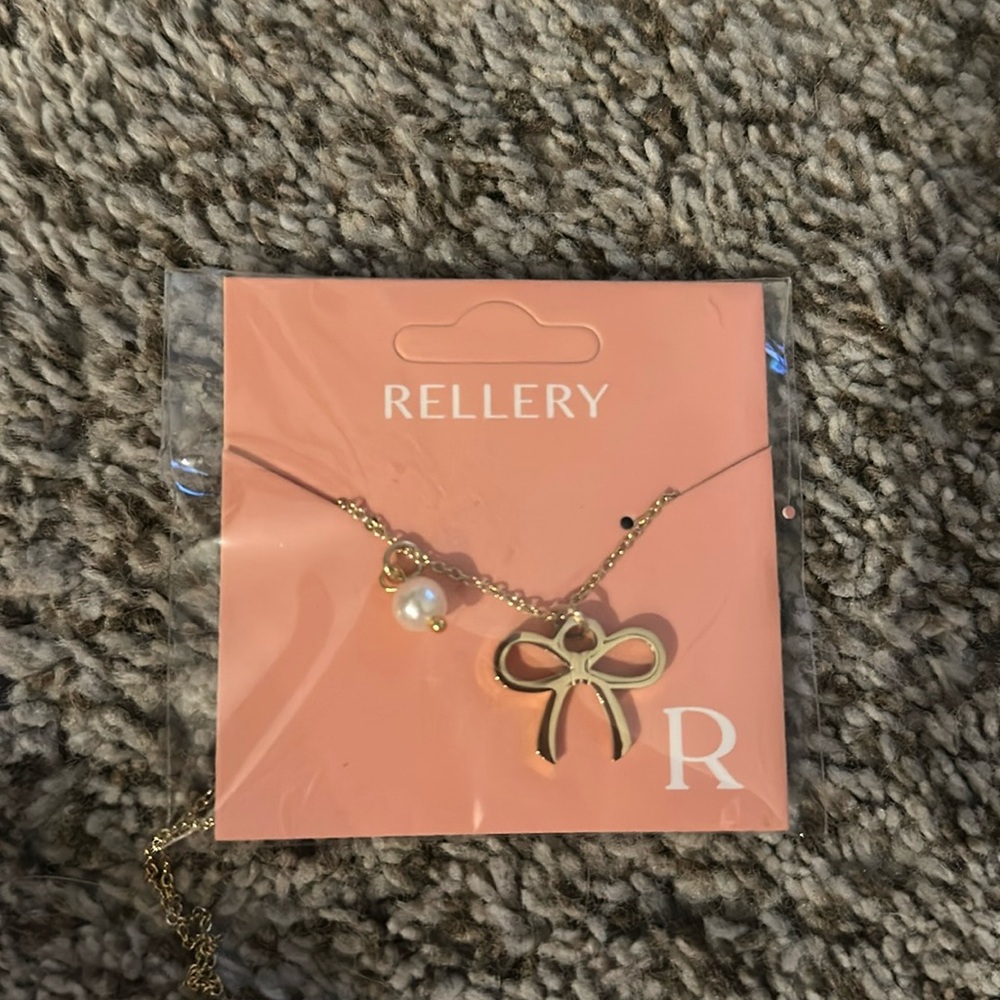 NWT rellery bow necklace